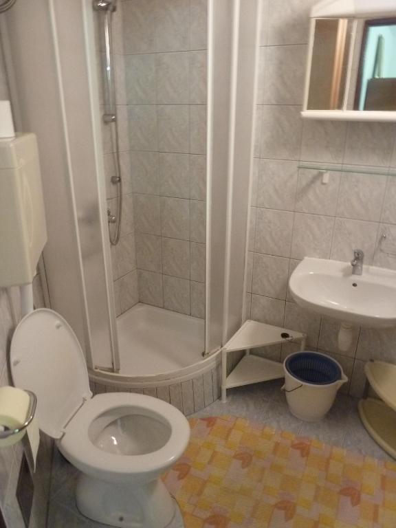 Ljubo Gostinjska kuća 2*
